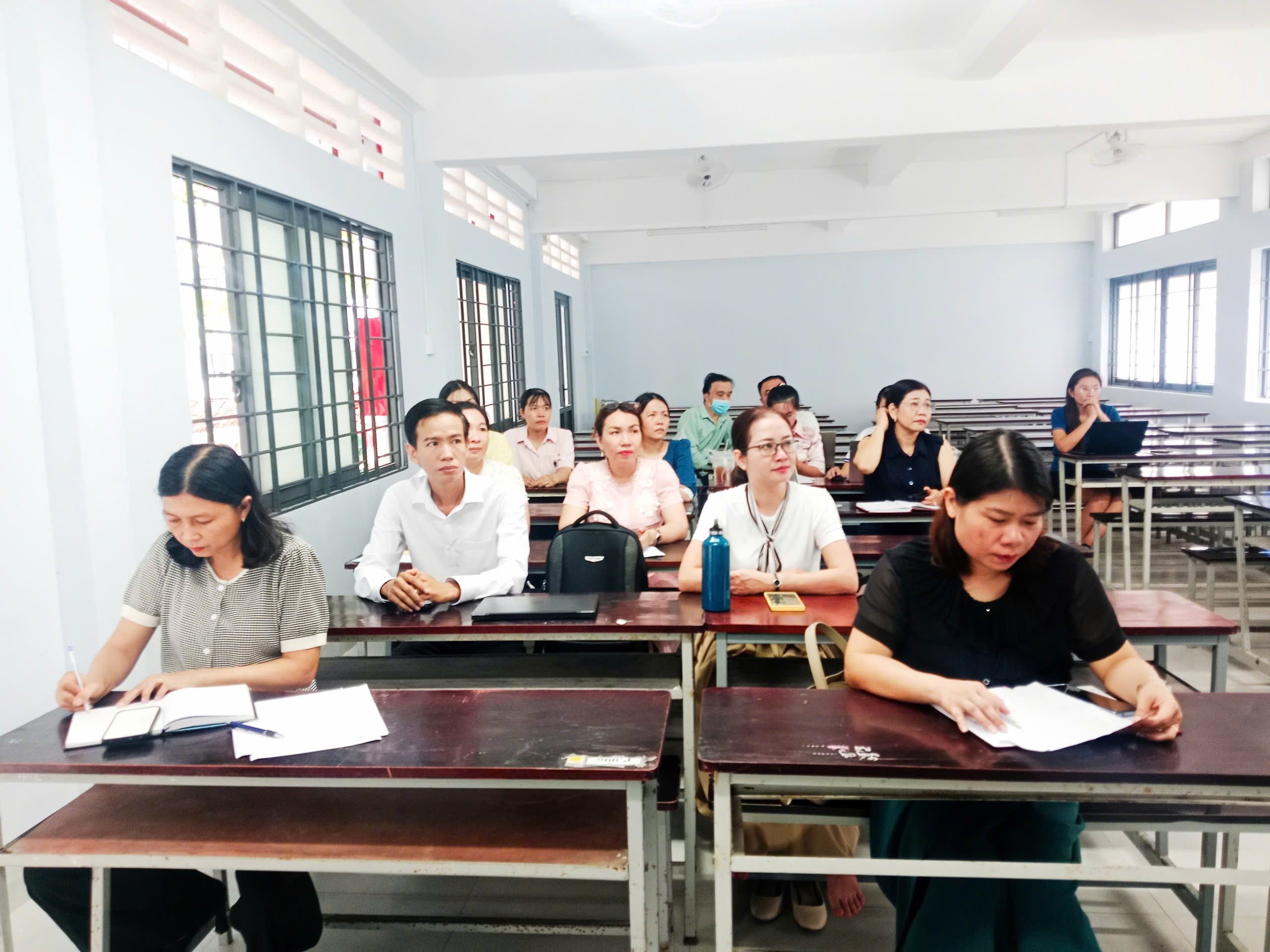 KHOA KINH TẾ VÀ LUẬT TỔ CHỨC BUỔI SINH HOẠT HỌC TẬP VÀ LÀM THEO TƯ TƯỞNG, ĐẠO ĐỨC VÀ PHONG CÁCH HỒ CHÍ MINH THÁNG 09 NĂM 2026